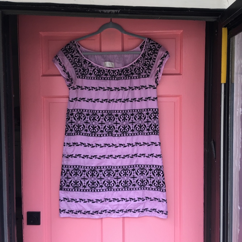 Sweet pale lilac embroidered shift- pockets!!